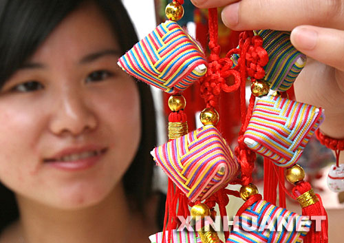 香 全国各地喜庆端午节冰球突破游戏网站粽叶飘(图2) 香 全国各地喜庆端午节冰球突破游戏网站粽叶飘(图2)