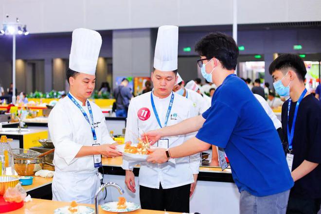 饪锦标赛·温氏杯“万厨万菜”烹饪技能大赛冰球突破豪华版2025CHA中国美食烹(图5)