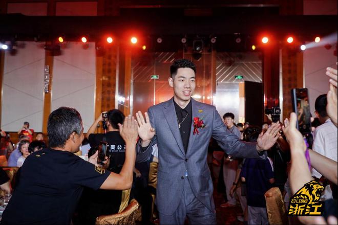 寻求转让提议让两位禁赛教练进入名人堂冰球突破技巧苏群释放两大信息：一队(图2)